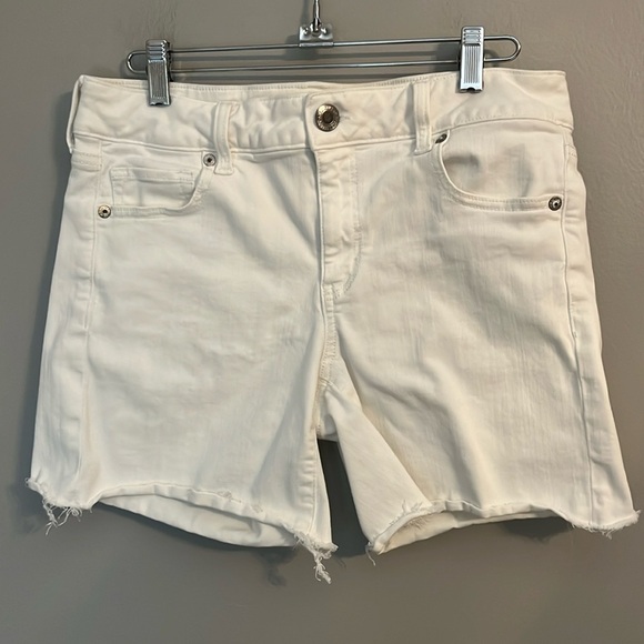 American Eagle Outfitters White Midi Short Raw Hem Shorts Size 10 - Picture 2 of 13